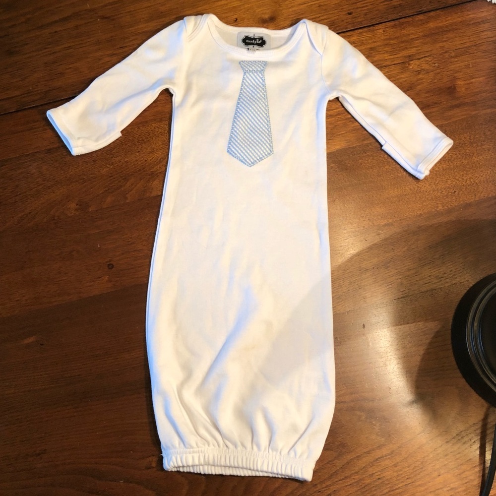 🌟3 for $10🌟Mudpie Boys Tie Gown - 0-3M